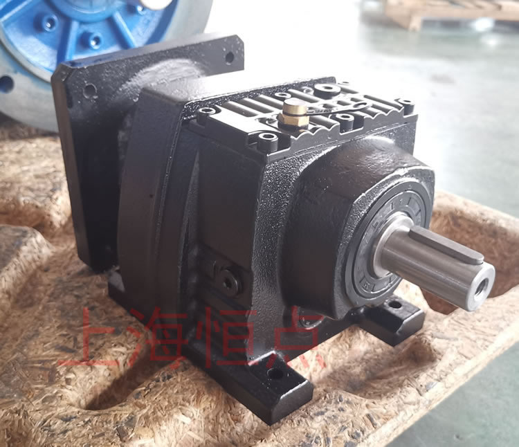 R37系列減速機的實物照片，輸入配伺服電機