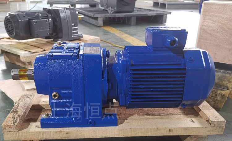 R47系列減速機配電機，藍色油漆實物照片