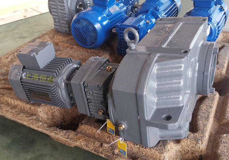  FAZ77R37雙級減速機，通孔+小法蘭輸出，實物圖如下