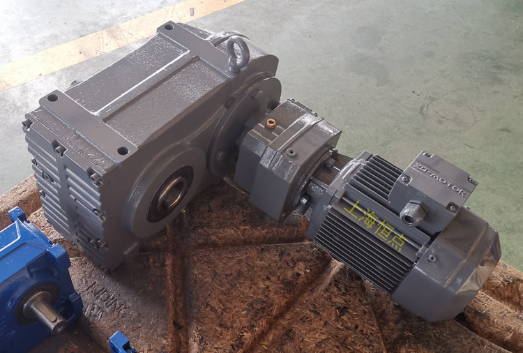  FAZ77R37雙級減速機，通孔+小法蘭輸出，實物圖